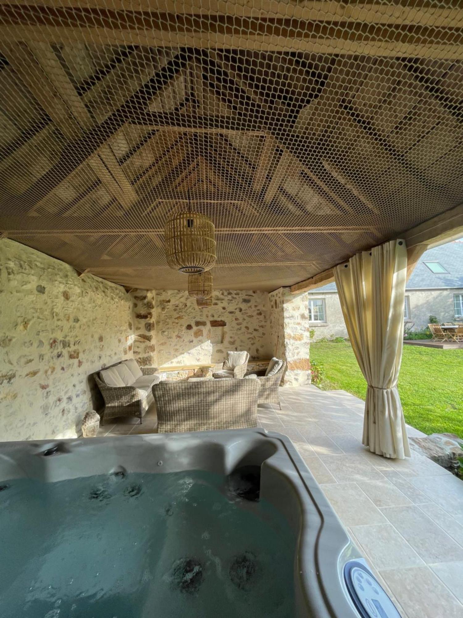 Les Cottages Du Manoir, Jacuzzi -卡松 外观 照片